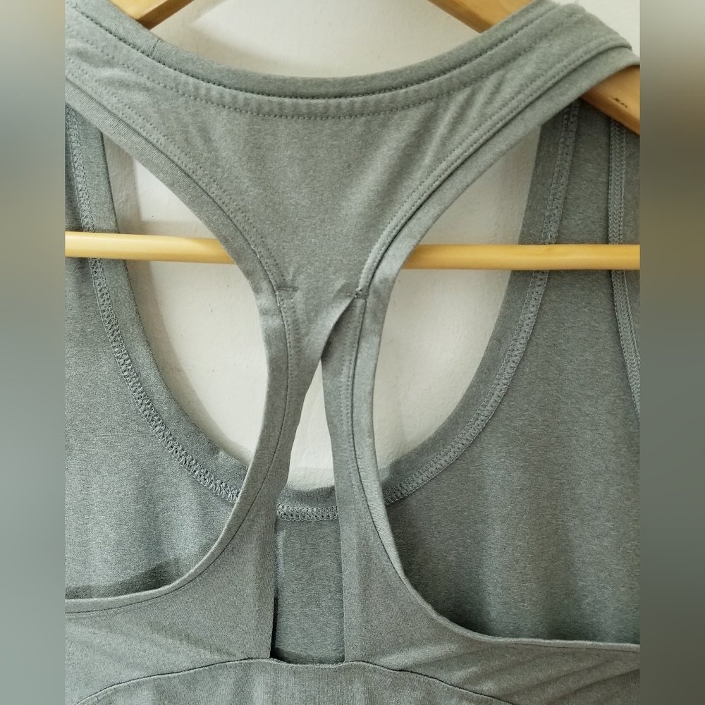 Athleta Limitless Keyhole Tank in Gray Heather Sz M - Picture 5 of 11